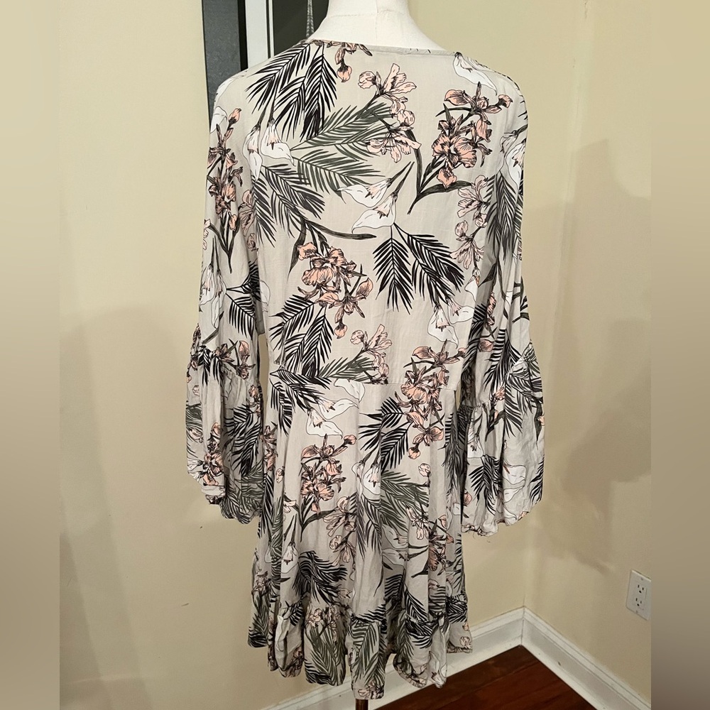 Label‎ of Love Tropical Bell Sleeve Dress - Picture 8 of 8